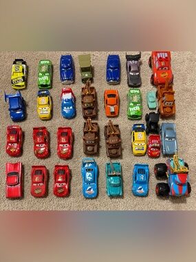 Lightning McQueen Die Cast & Mixed Materials Metal Car Lot 32 Vehicles